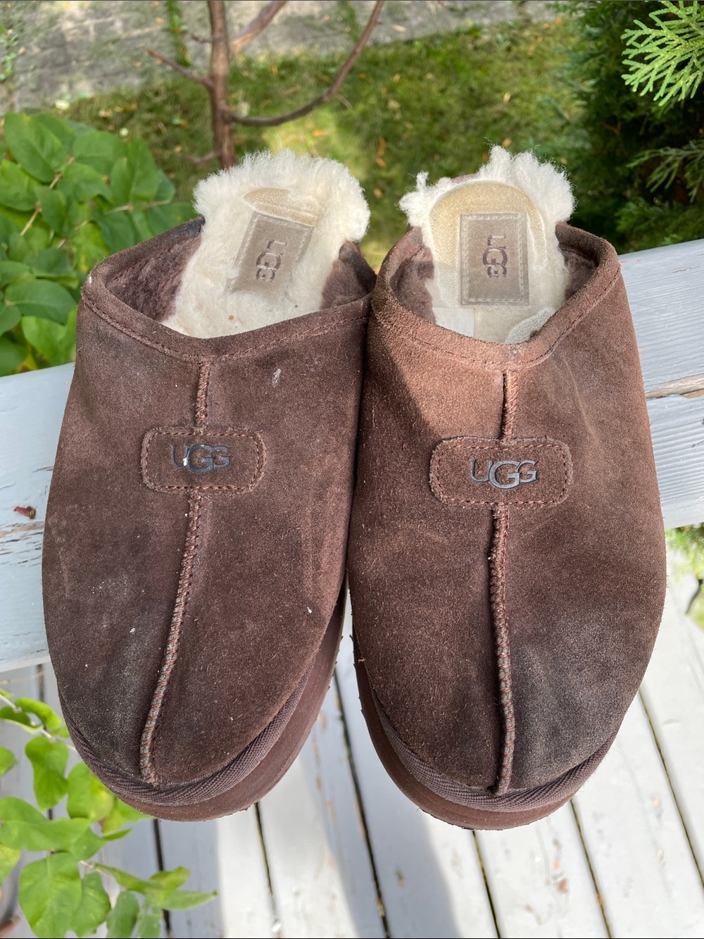 UGG womens Size 8 dark brown suede discoquette platform slippers shearling